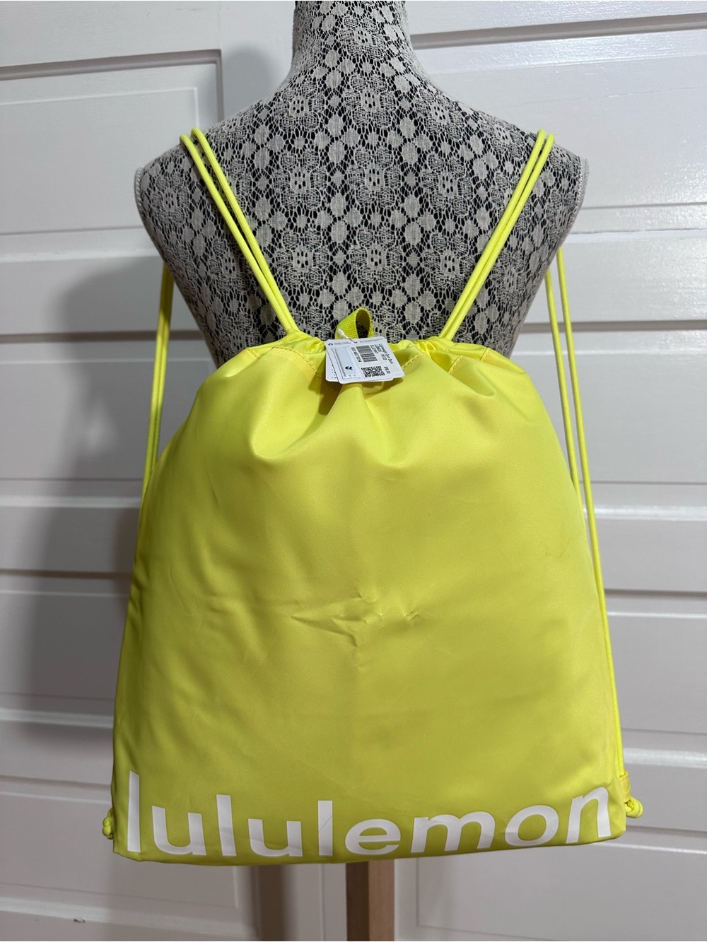 NEW Lightweight Gym Sack 13L Yellow Performance workout Travel $58